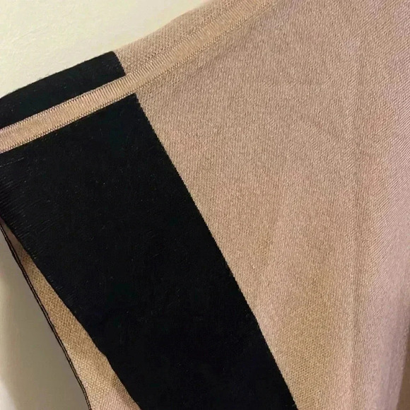 [O/S] Hugo  Boss LISANDRA VIRGIN WOOL PONCHO SWEATER IN CAMEL - Picture 7 of 9